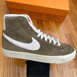 Nike Blazer Mid ‘77 Women’s Sneakers